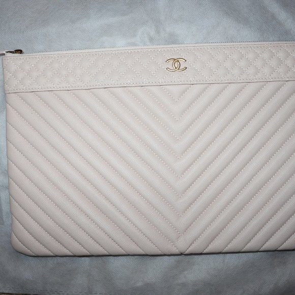 Chanel Handbags - NEW Chanel O Case Clutch Chevron Caviar Large